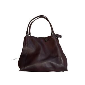 Coach Dalton 31 handbag in brown polished pebble leather. Silver hardware
